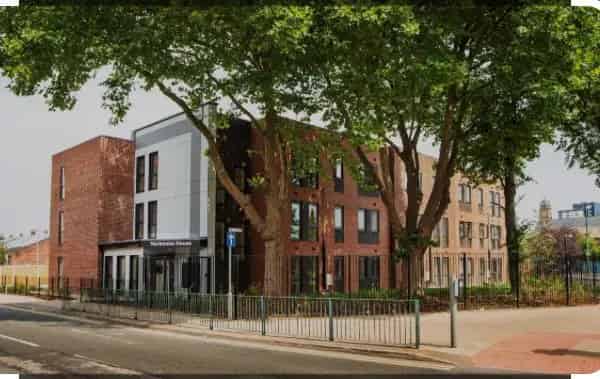 Apartment near Shops Parks and Transport Links