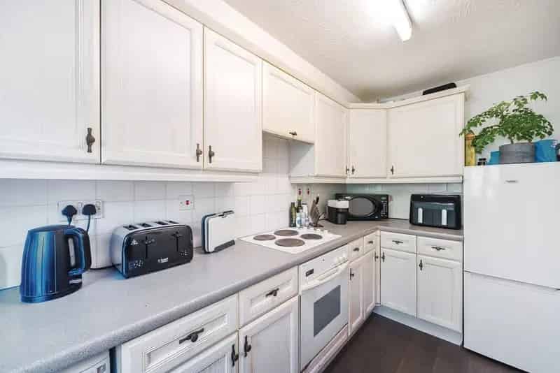 One Double Bedroom Apartment with Parking and Balcony