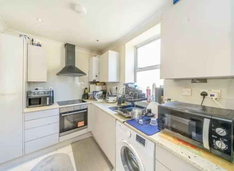 Two Bedroom Flat in Queen's Park Near Station