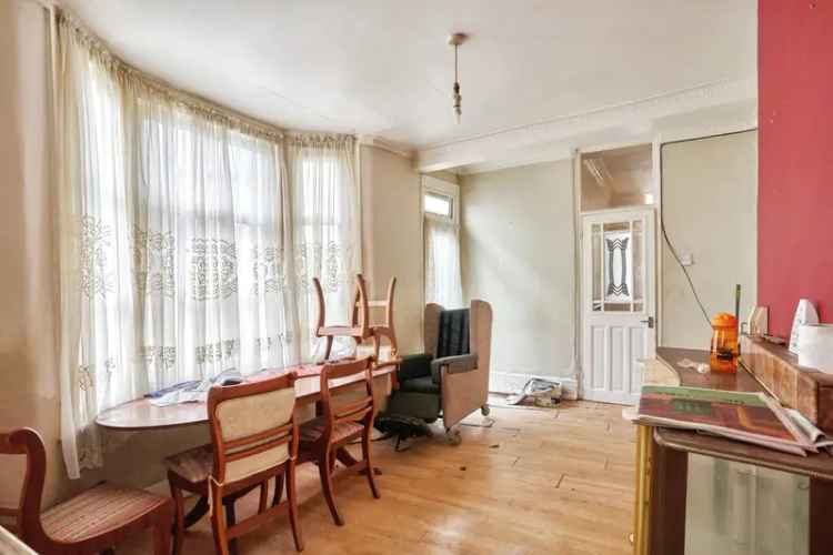 Three Double Bedroom Period Terrace House Stratford