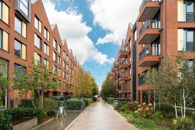 Flat for sale in Central Avenue, Fulham, London SW6