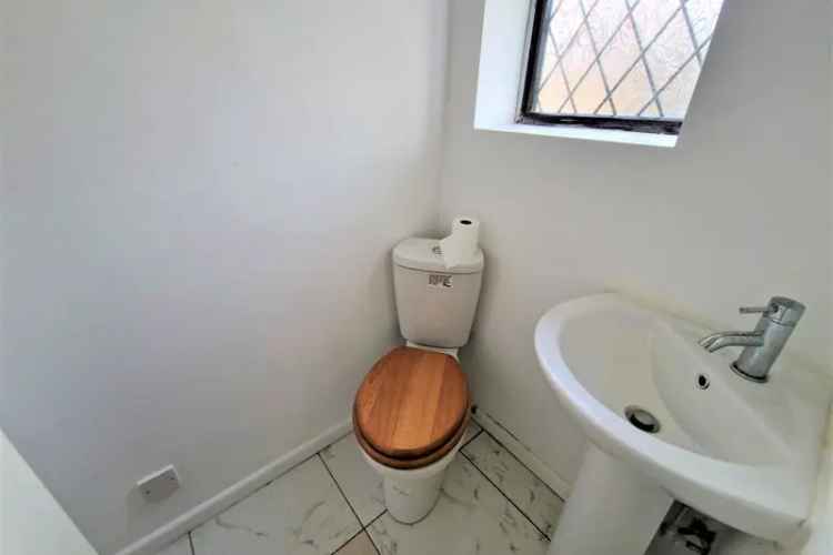Four Bedroom Family Home with Two Bathrooms and Generous Garden