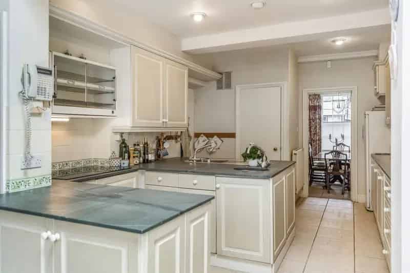 6 Bedroom Georgian Townhouse with Coach House and Garden