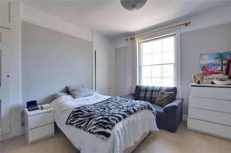 6 bed house for sale