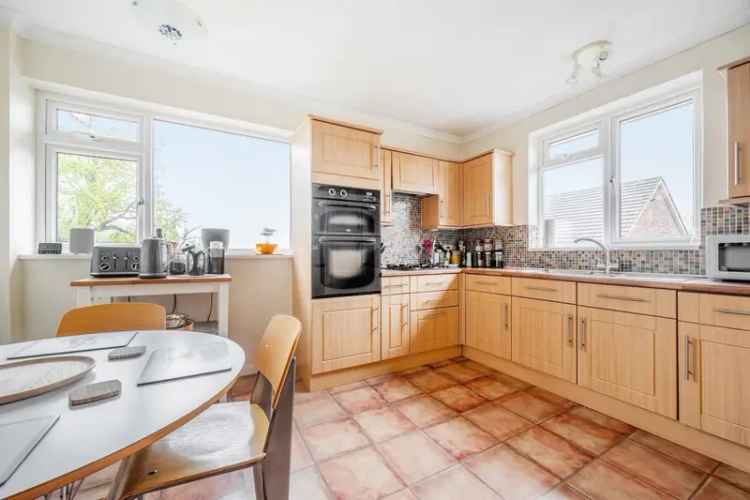Two Double Bedroom Maisonette with Garden and Garage