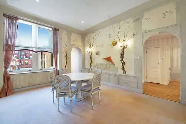 Flat for Sale in Pont Street Knightsbridge
