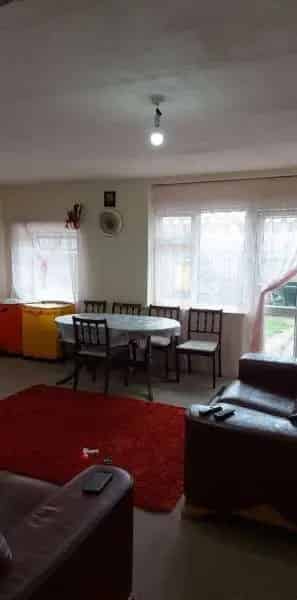 3 Bedroom House with 2 Gardens and Own Entrance