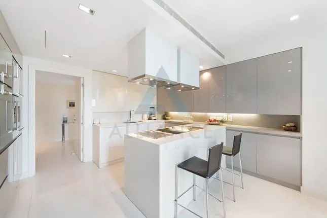 Luxury Canary Wharf Sub-Penthouse Apartment For Rent