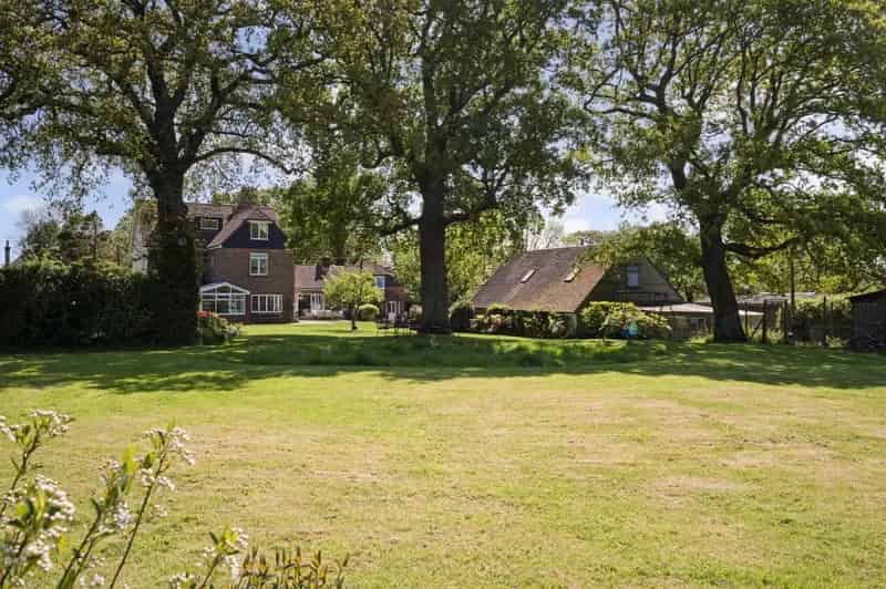 6 Bedroom Farmhouse for Sale