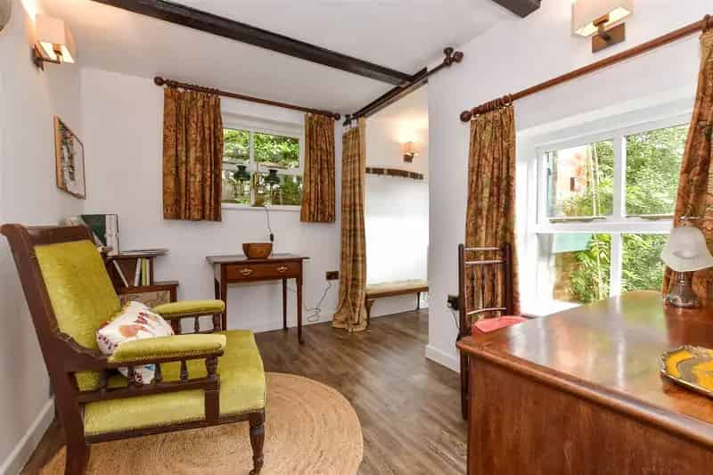 2 Bedroom Cottage for Sale  Freshwater Isle of Wight