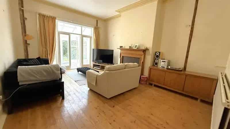5 Bedroom Edwardian Semi-Detached House For Sale