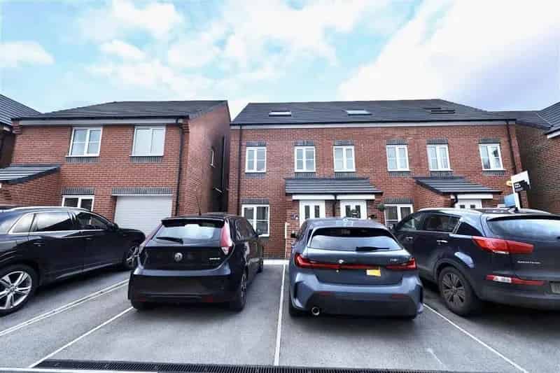 3 Bedroom End of Terrace House for Sale