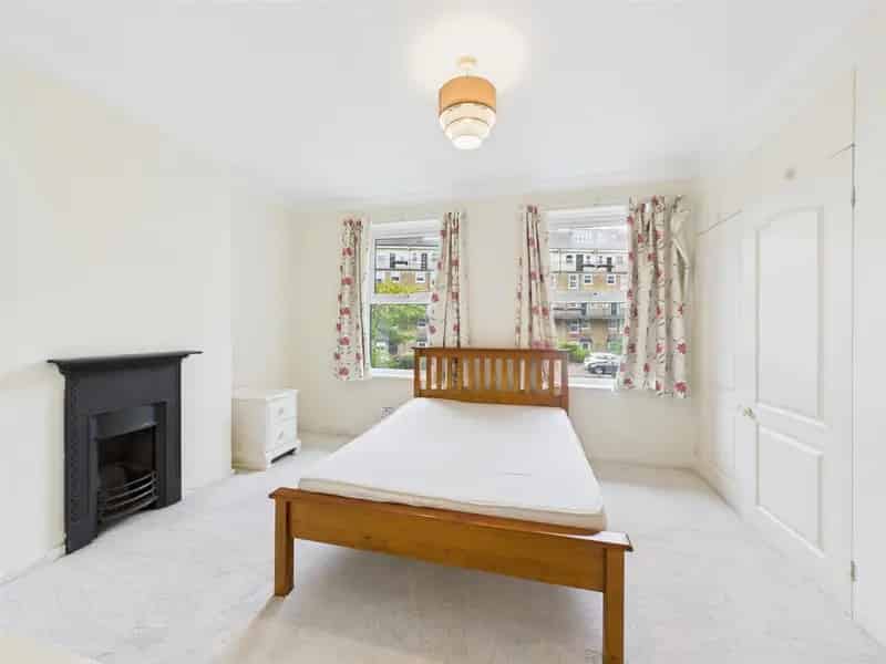 2 Bedroom Maisonette House to Rent in Wapping