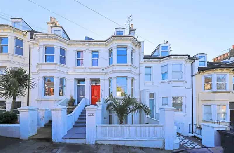 4 Bedroom Maisonette for Sale - Family Home with Garden and Roof Terrace