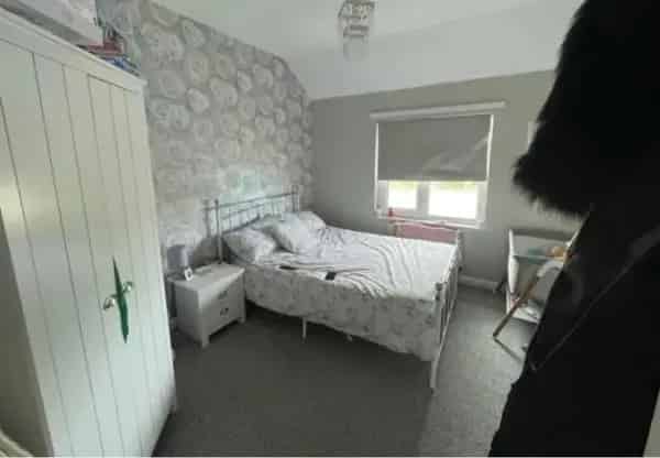 Two Large Bedroom House in Cul-de-sac with Garden