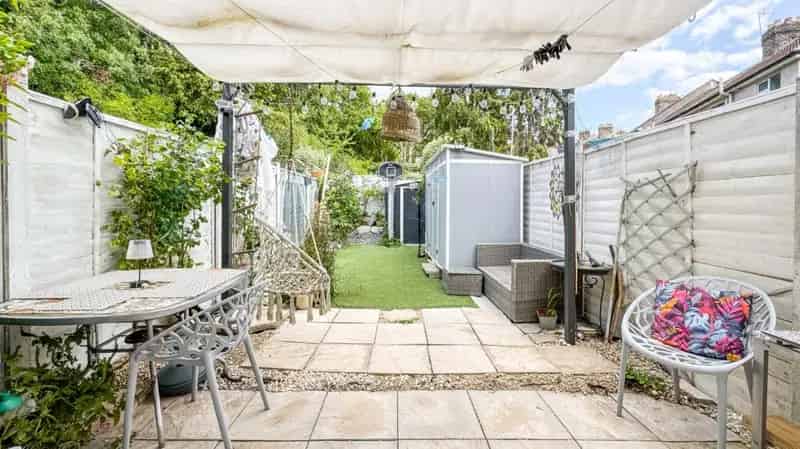 2 Bedroom House Near Victoria Park