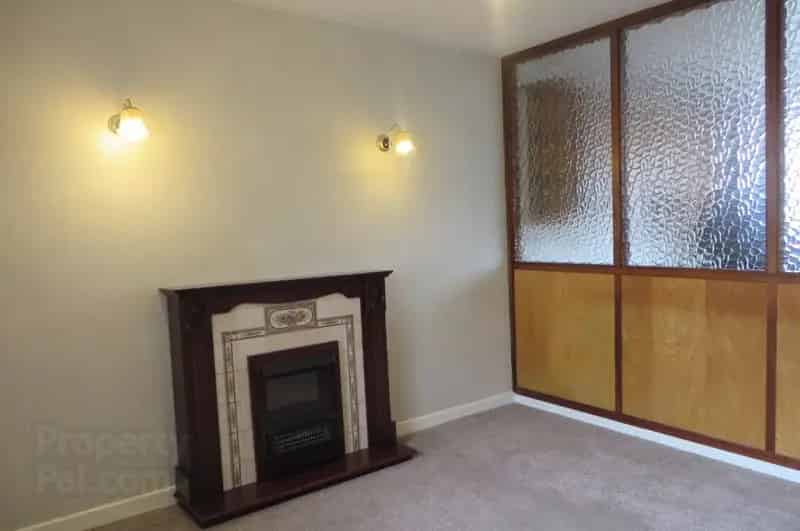 Mid-Terraced House with Three Bedrooms and Luxury Bathroom