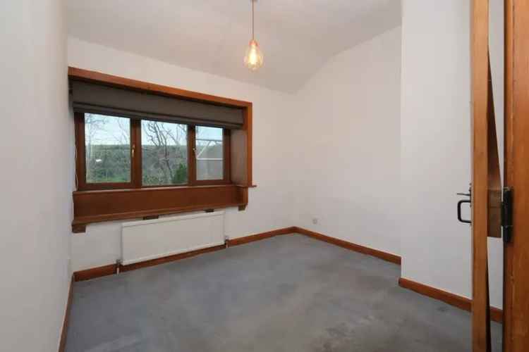 Three Bedroom Mid Terrace Cottage Halifax