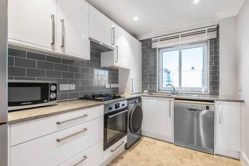 Two Double Bedroom Apartment near Wimbledon Station