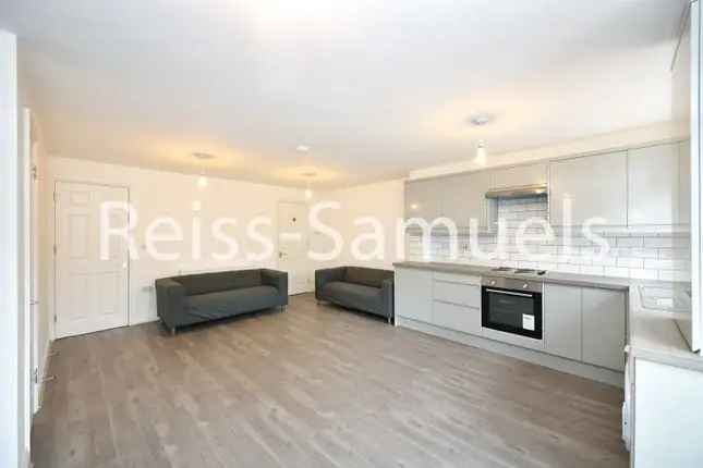 Terraced House to Rent in Lockesfield Place Isle of Dogs London E14