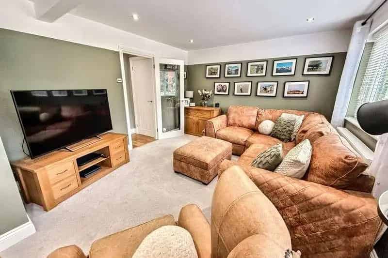 4 Bed Detached House For Sale