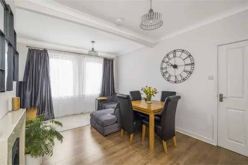 2 Bed Upper Flat Stenhouse Edinburgh