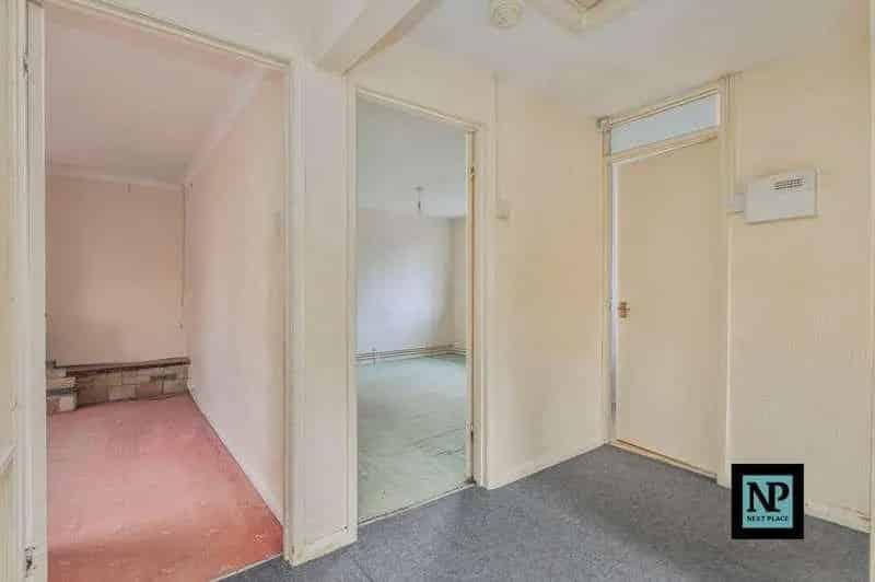 2 bed flat for sale