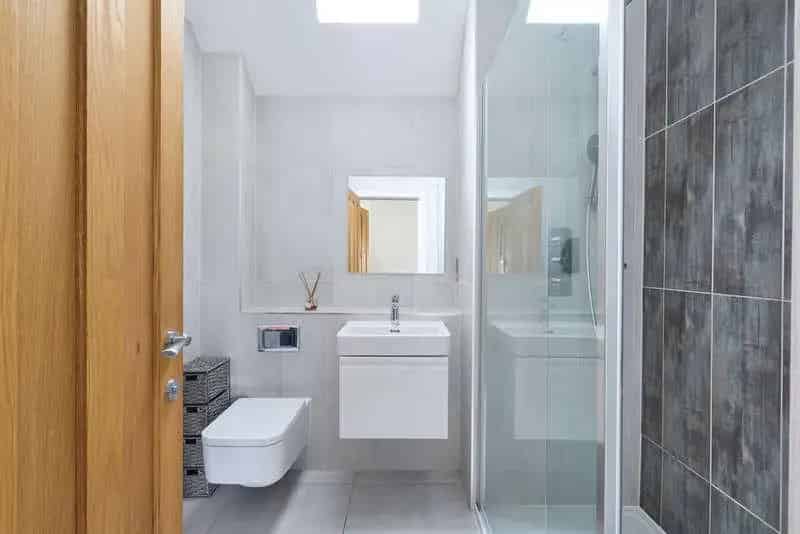 5 Bed House for Sale Extended Family Home with Swim Spa