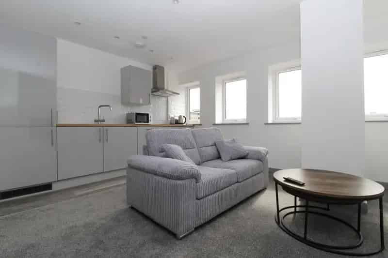 City Centre 1 Bedroom Apartment Fully Furnished Near Transport Links