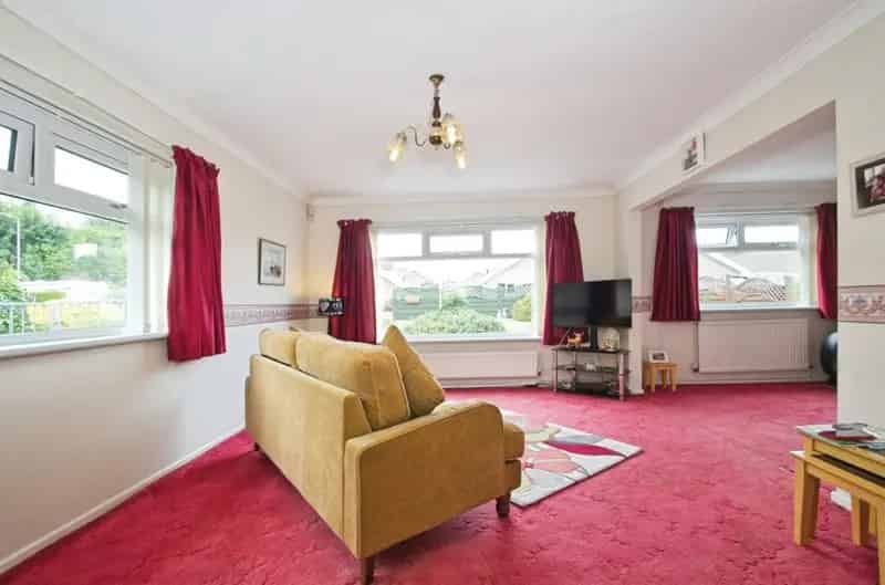 3 Bedroom Detached Bungalow Springfield Gardens