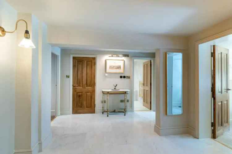 4 Bedroom Maisonette for Sale Near River