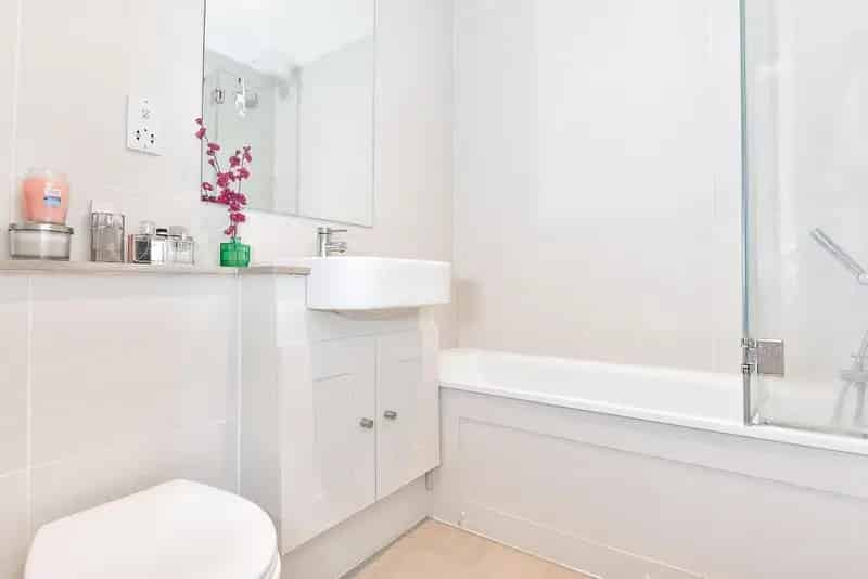 One Bedroom Modern Apartment Raynes Park Near Station