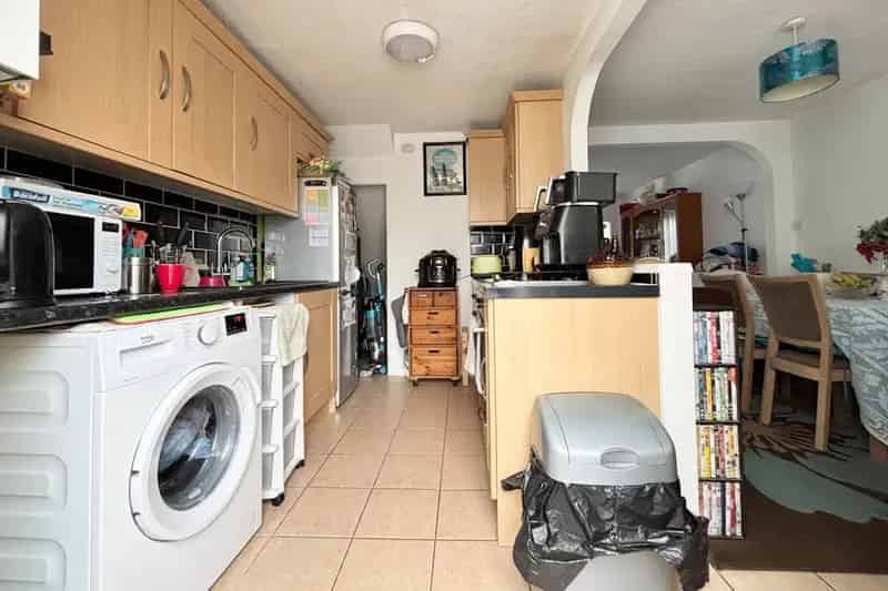 2-Bedroom Freehold House in Westbury - Ideal Investment