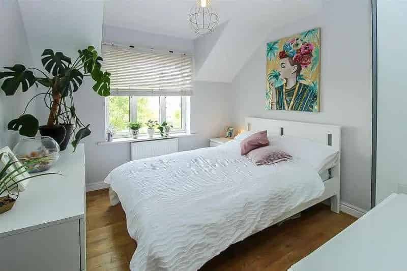 4 Bed House for Sale - Spacious Family Home with Conservatory and Garage