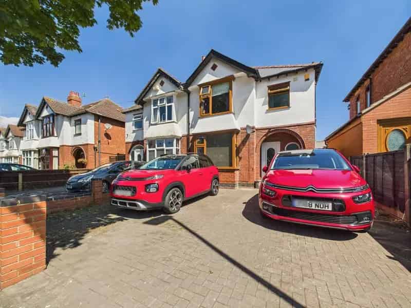 3 Bedroom Semi-Detached House for Sale Tuffley Avenue