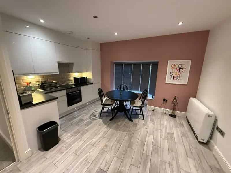 1 Bedroom Apartment Brighton - Students Welcome - Available May