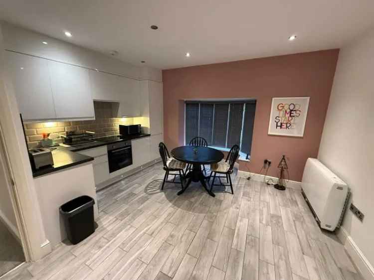 1 Bedroom Apartment Brighton - Students Welcome - Available May