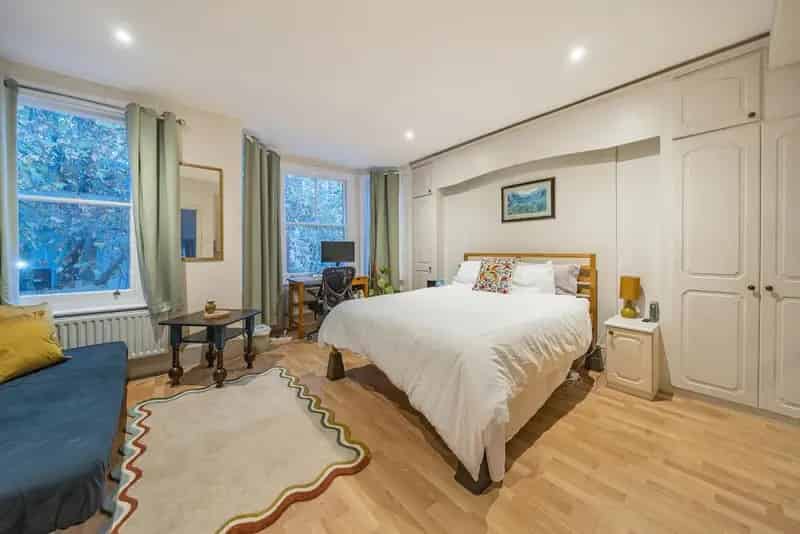 Spacious Family Home with Modern Finishes and Private Garden