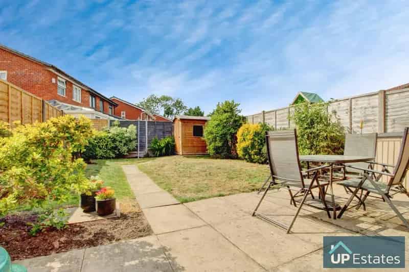 3 Bedroom Semi Detached House To Rent