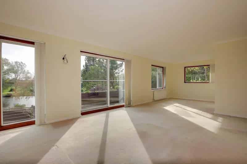 2 Bedroom River Thames View Apartment