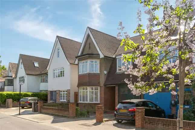 3 Bed House for Sale Multon Road London SW18