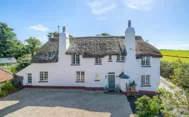 Grade II Listed Devon Cottage Four Bedrooms Two Bathrooms Private Garden