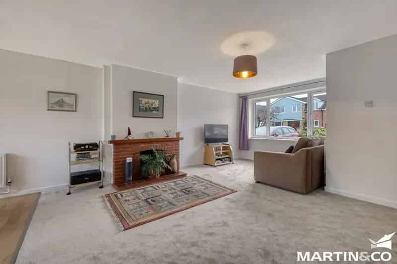3 Bedroom Link Detached House for Sale