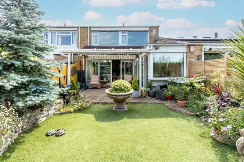 3 Bedroom Terraced House for Sale Trendlewood