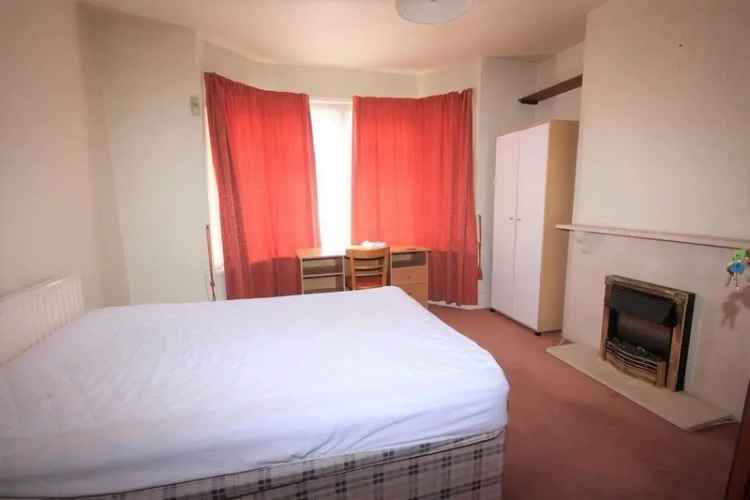 4 Bedroom Student House Near Amenities
