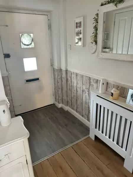 3 Bedroom House Near Horley Station - Ideal Downsize