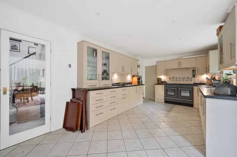 4 bedroom link detached house for sale