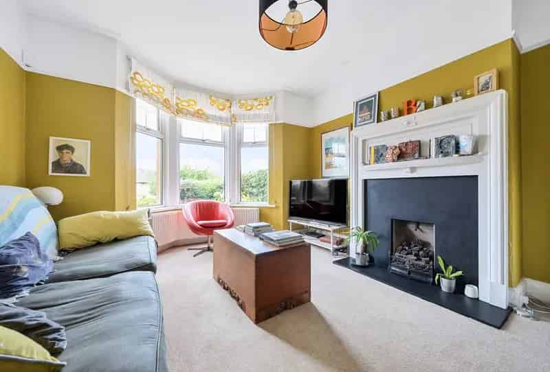 3 Bedroom House for Sale with Off-Street Parking and Gardens