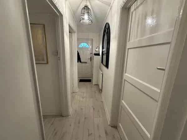 2 Bed Ground Floor Maisonette with Large Gardens