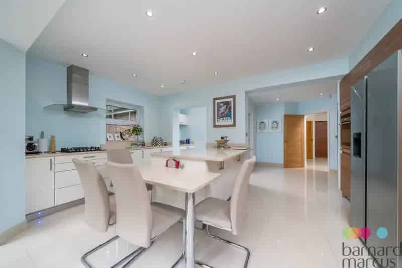 5 Bedroom Family Home Mill Hill Spacious Open Plan Modern